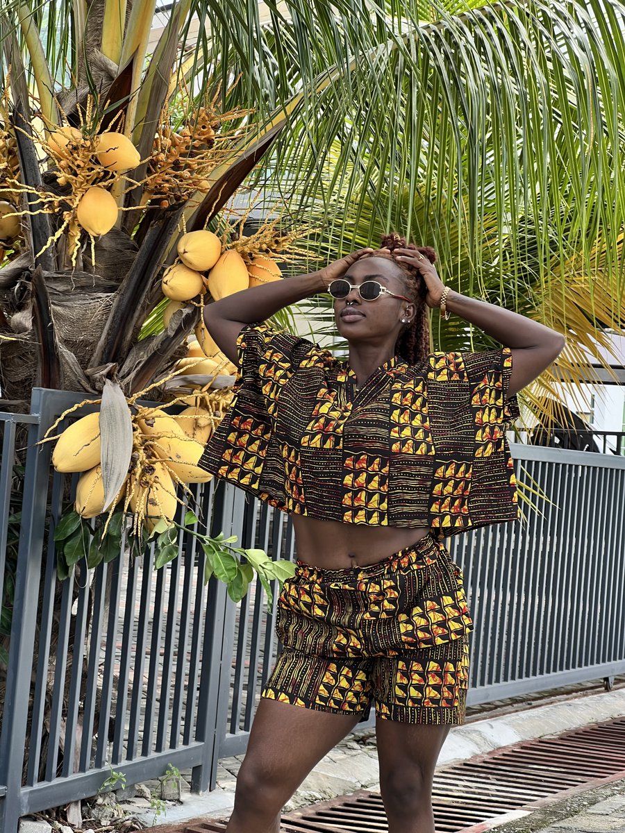 JUST_YEMISI's tweet image. The LAYO two-piece Shorts set 
Sizes 6-14

Price: 12,000

Kindly click link in bio or send a Dm to order

#ankara2piece #readytowearinlagos #twopieceset #casualankarastyles #ankarabaggypants #newcollections #explorepage