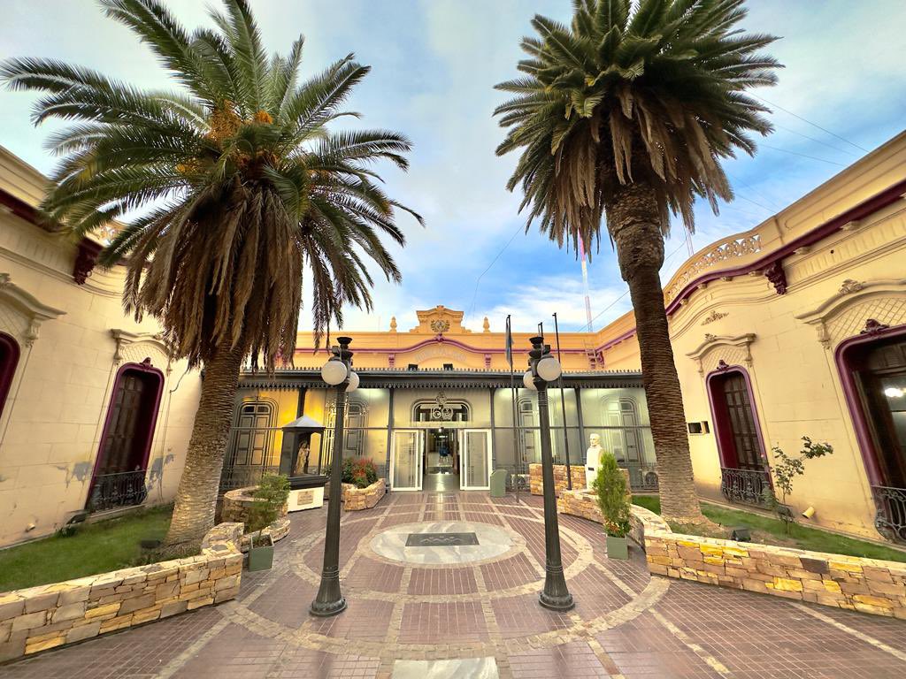 Stevanato promulgó la “Ficha Limpia” para funcionarios públicos

El Concejo Deliberante de Maipú aprobó la iniciativa que establece una serie de requisitos y exámenes a los funcionarios municipales para poder desempeñar cargos públicos dentro del Ejecutivo municipal.