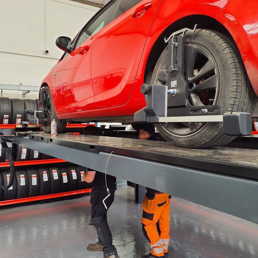 supertracker's tweet image. When you invest in a Supertracker wheel alignment system, you’re not just getting a precision-engineered machine, you're gaining the support of our UK-wide aftercare service team.

Read more at: facebook.com/supertrackerof…

#Supertracker #StraightforwardWheelAlignment #WheelAlignment