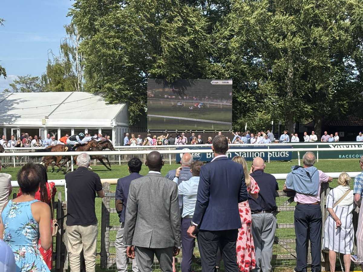 DaveDenton65's tweet photo. This afternoon’s entertainment comes from Newmarket #julycourse #argentinetango https://t.co/dOdE4pMPF0