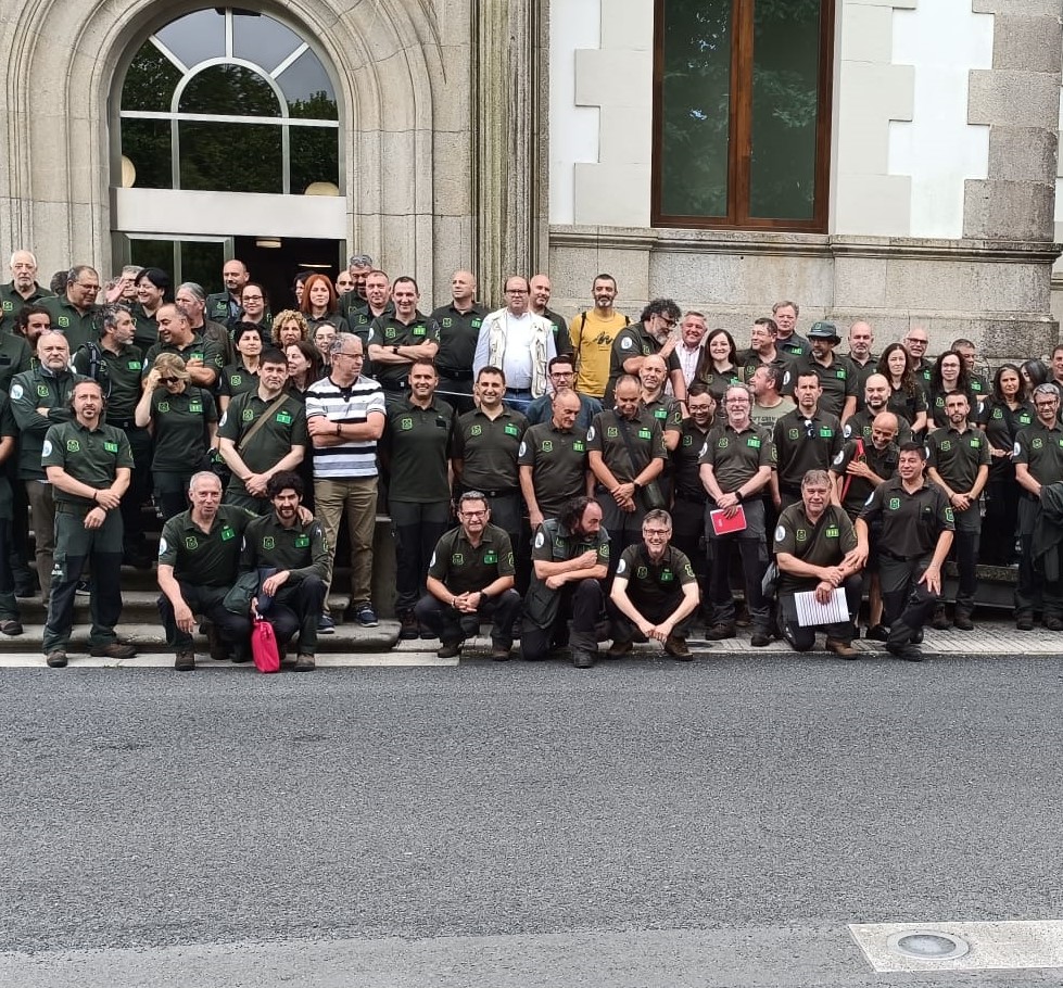 APRAFOGA's tweet photo. Asemblea en Santiago: Os/As Axentes Ambientais @Xunta, cunha notoria representación, demostraron hoxe o seu compromiso e unión de cara a conseguir melloras para o colectivo.💪 @incendios085  @lavozdegalicia  @Farodevigo  @LaRegion  @UGTForestaisGZ  @AxentesGz  @AAMMdeCCOOGZ https://t.co/UVhK67K9Hs