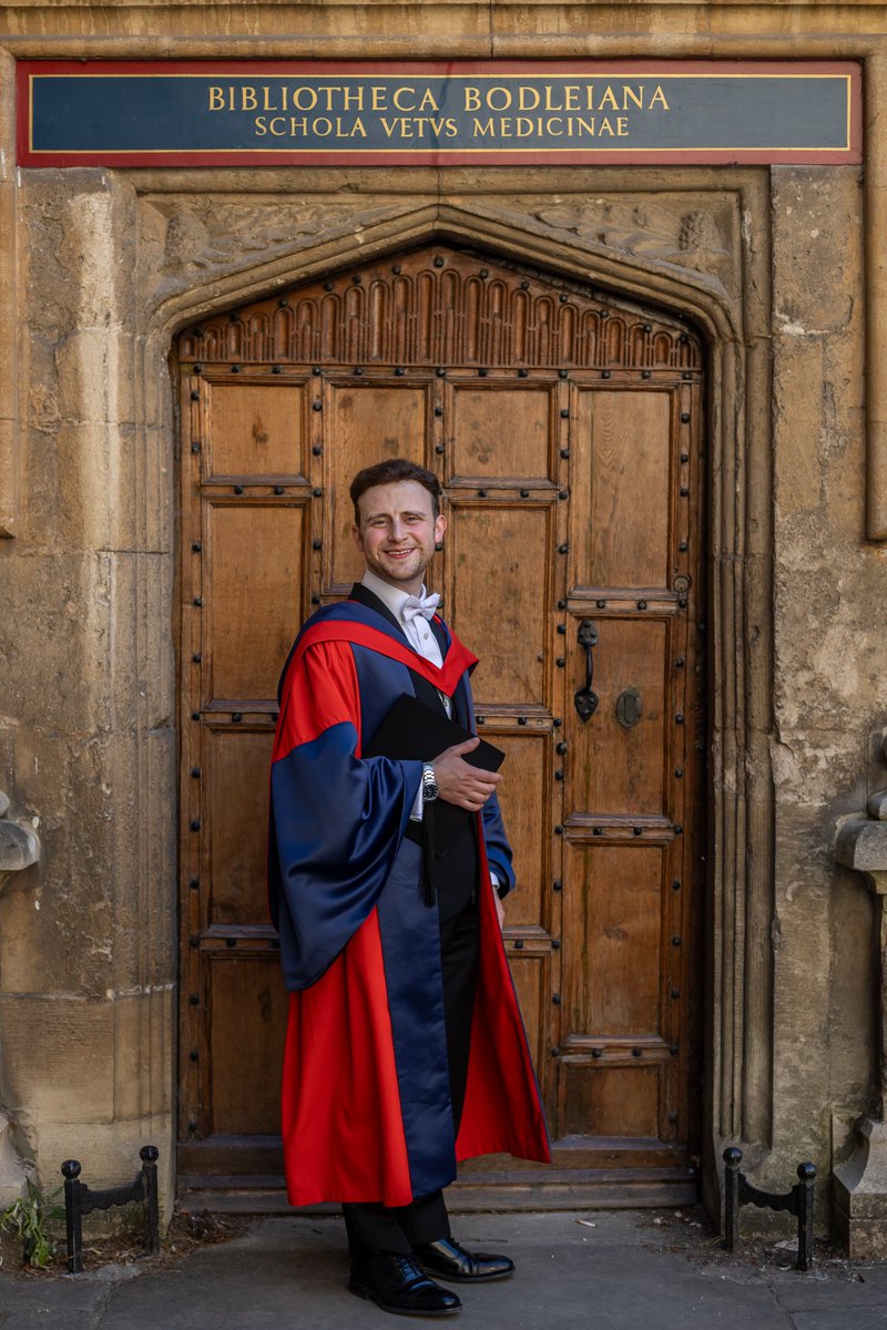 DavidArielSher's tweet photo. Delighted to share my recent PhD (DPhil) graduation from @greentempleton @OxPsychiatry @UniofOxford following my viva @magdalenoxford, examined by @rb_mcr &amp;  @iamboylan
Thank you to my outstanding supervisors @ProfDFreeman @FelicityWaite @louise_isham, to @shioma_lei @ThomasKabir https://t.co/dSXapY3fnx