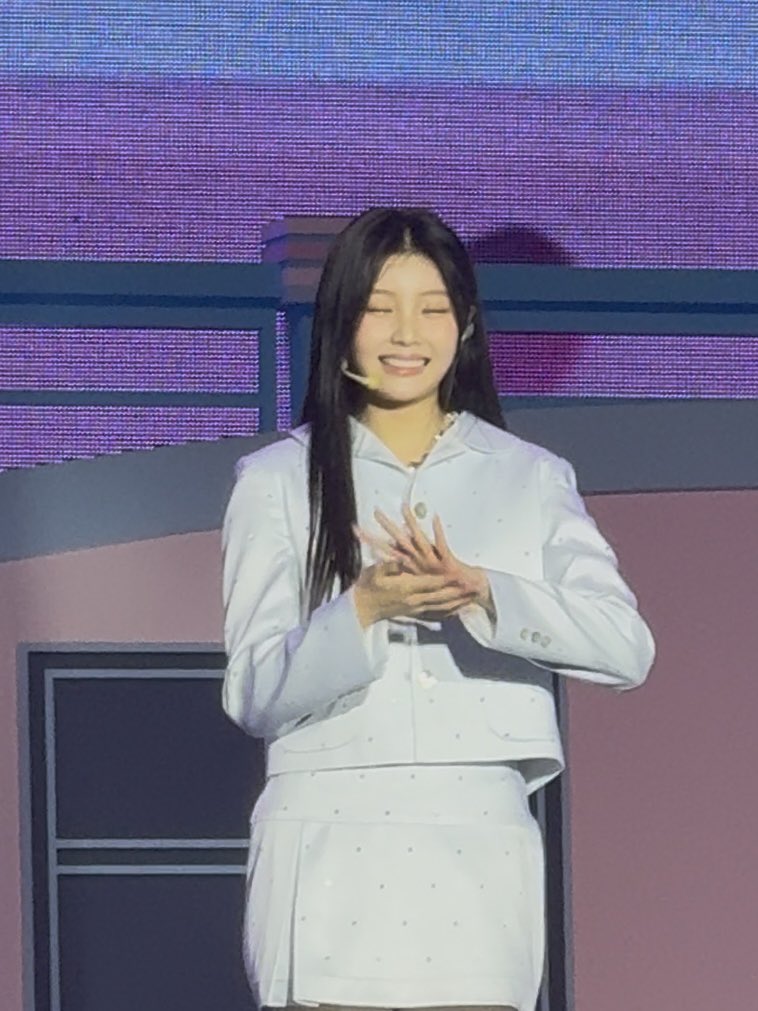 Blueeel_'s tweet photo. Happy Wonhee Day🥳

#WONHEE #원희 #ILLIT https://t.co/UDnemipNHh
