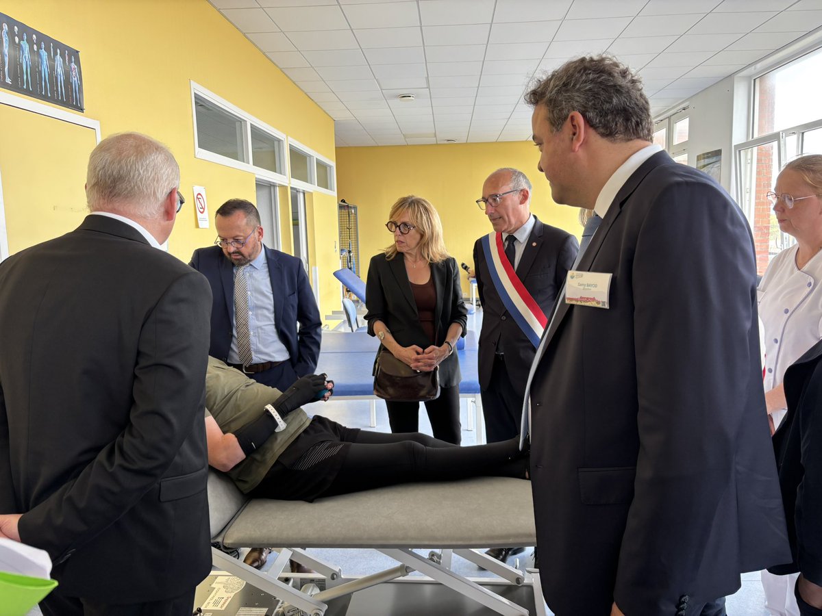 Paul CHRISTOPHE (@christophe_p) on Twitter photo Deuxième étape de la visite ministérielle de <a href="/yannickneuder/">Dr. Yannick Neuder</a> : l’Hôpital Maritime de Zuydcoote, établissement singulier aux expertises pluridisciplinaires précieuses pour la Flandre.
Le ministre a souligné l’importance de ces établissements dans notre stratégie nationale de santé Deuxième étape de la visite ministérielle de <a href="/yannickneuder/">Dr. Yannick Neuder</a> : l’Hôpital Maritime de Zuydcoote, établissement singulier aux expertises pluridisciplinaires précieuses pour la Flandre.
Le ministre a souligné l’importance de ces établissements dans notre stratégie nationale de santé