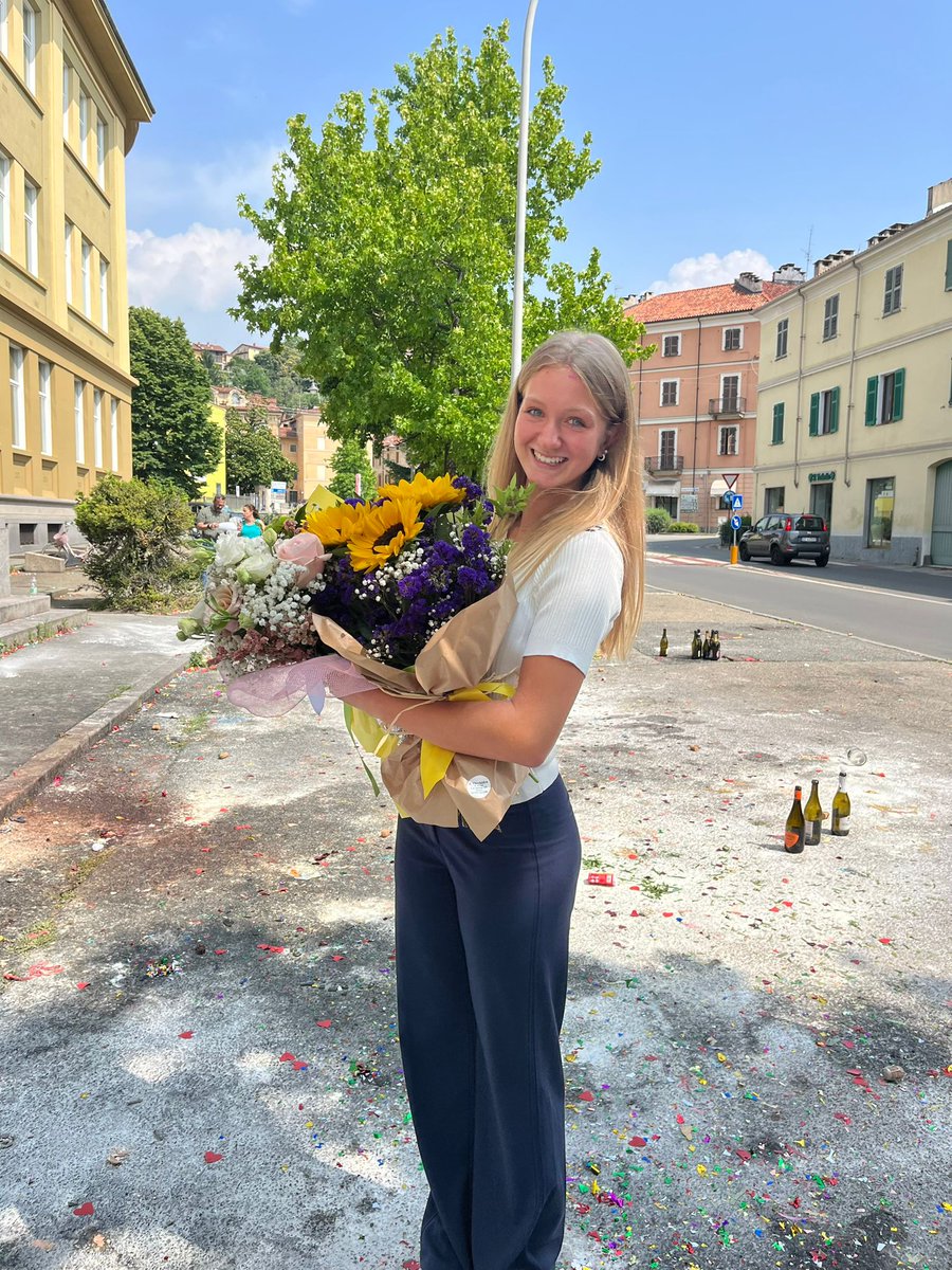 iw1fzr's tweet photo. My daughter Francesca,graduated with top marks 100!!! https://t.co/lB2Wn3HNUb