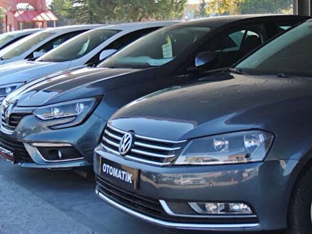 İkinci el oto satışında 6 ay - 6.000 kilometre ve ilan kısıtlaması düzenlemelerinde 6 aylık süre uzatımı yapıldı.