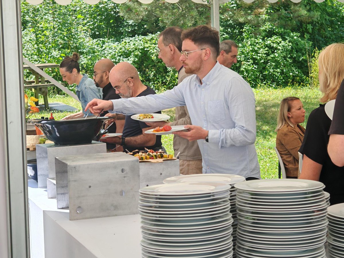 OrangeStoreOff's tweet photo. #LaviedesCAP
🌞 Retour en images sur les 2 BBQ PARTIES, à La Plaine puis à Villers. Pour l'occasion, nos responsables territoriaux et régionaux étaient également présents au CAP La Plaine. Toujours dans la bonne humeur et avec le sourire ! 😎
#OrangeStore https://t.co/w4MT1mu8i7
