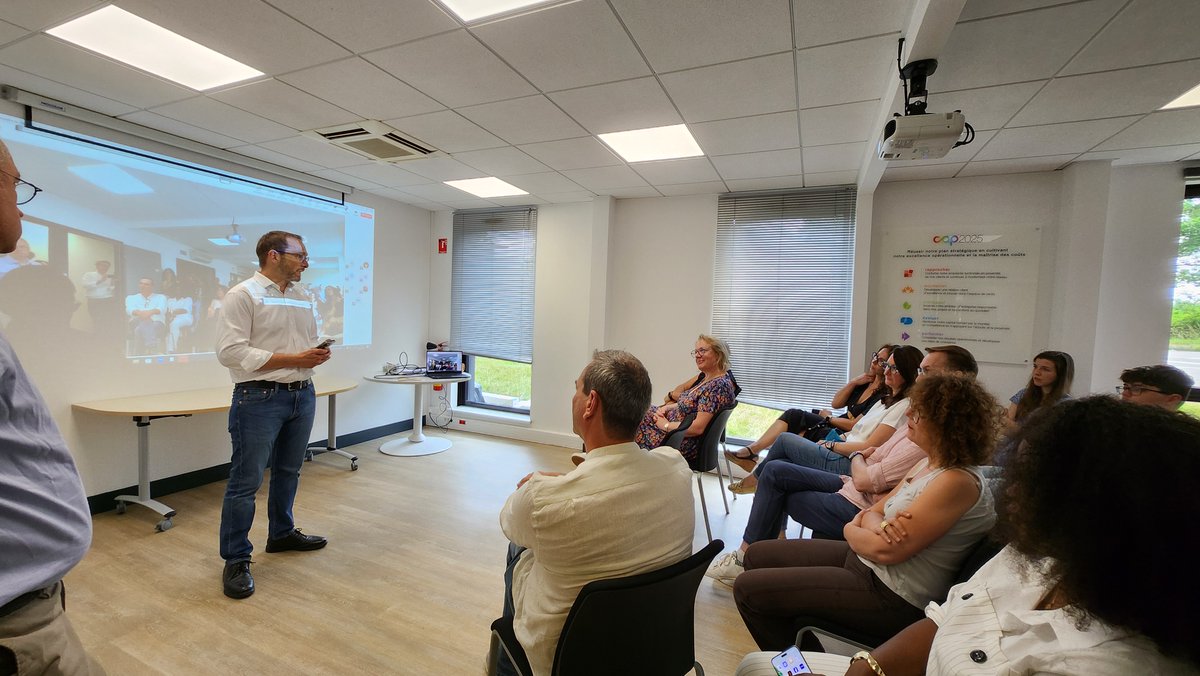 OrangeStoreOff's tweet photo. #LaviedesCAP
🌞 Retour en images sur les 2 BBQ PARTIES, à La Plaine puis à Villers. Pour l'occasion, nos responsables territoriaux et régionaux étaient également présents au CAP La Plaine. Toujours dans la bonne humeur et avec le sourire ! 😎
#OrangeStore https://t.co/w4MT1mu8i7