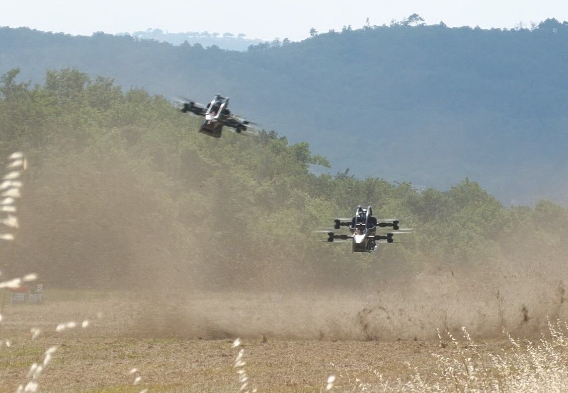 jetson_aero's tweet image. Introducing the All-Black Carbon Jetson ONE Twins! How bad ass do these look? If there's ever a remake of Rambo or Commando, these would definitely steal the show. And the best part? No CGI needed! Our test pilots have rehearsed every maneuver as always. Do not try this at home!…