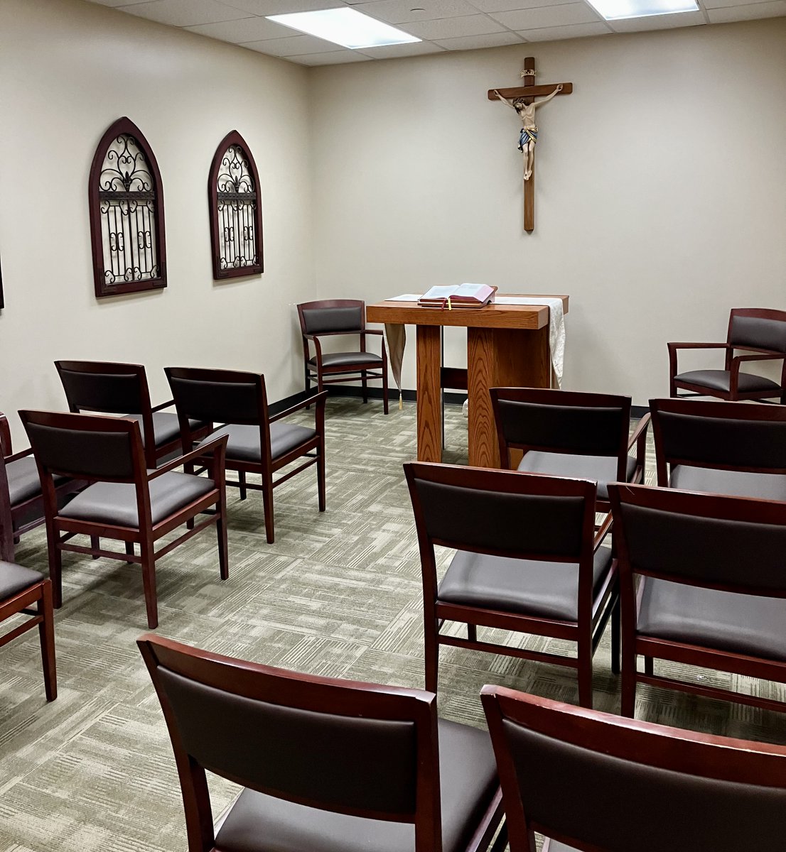 StLukesHealthTX's tweet photo. At St. Luke's Health, we understand that healing encompasses more than just the physical. Our chapels are quiet havens where patients, families, and staff can find a moment of peace, connect with their faith, or simply reflect. #SpiritualWellness #HealingEnvironment https://t.co/pghLIOarfT