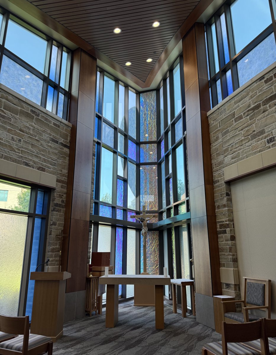 StLukesHealthTX's tweet photo. At St. Luke's Health, we understand that healing encompasses more than just the physical. Our chapels are quiet havens where patients, families, and staff can find a moment of peace, connect with their faith, or simply reflect. #SpiritualWellness #HealingEnvironment https://t.co/pghLIOarfT