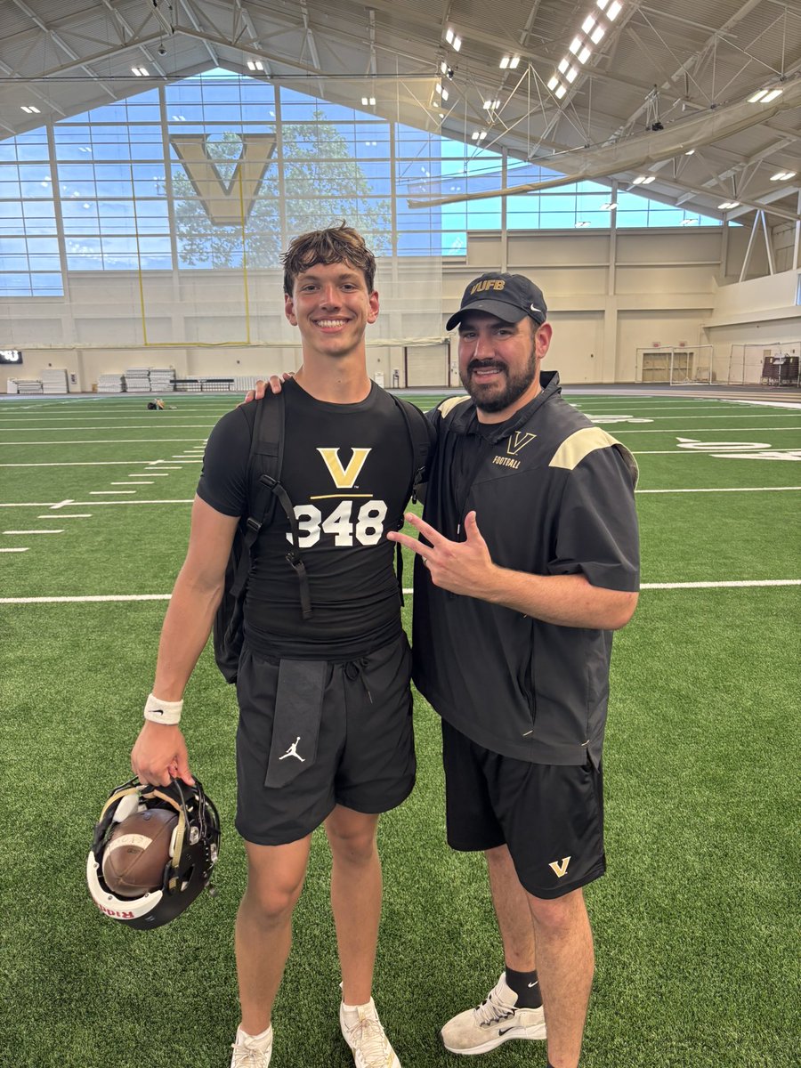 seanclore7's tweet image. Had an amazing time at Vanderbilt last weekend! Thanks for the great coaching and opportunity to go and compete! @CoachAltman @bobmullins33 @HunterKrauseFB @RickHaynesLEHS @Jordan_kitna3 @QbQorral @Caiken_2 @LHSTigerAD @LHS_TigerFB @LovelandF18751