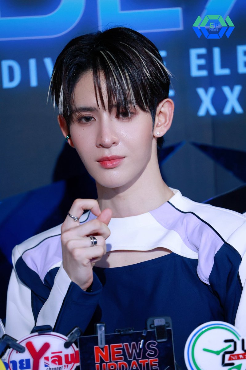 ช่วงสัมภาษณ์ #JAMESSU_DEXX ในงาน DEXX (Diverse Element of XX) 1st Single Debut “CLANG CLANG” Showcase 

DEXX 1ST DEBUT
#DEXXDebutShowcase
#CLANGCLANG_DEXX
#DEXXth #DMDMUSIC
#JamesSu