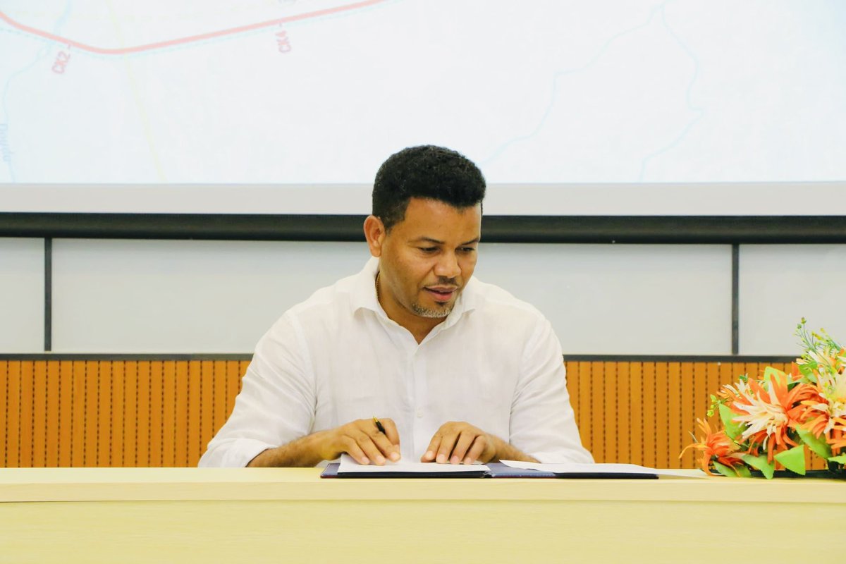 TakeleUma's tweet image. We had a productive meeting with  Chairman Abubekar Hadi of  Djibouti Free Zones &amp;amp; Port Authority to enhance infrastructure and streamline logistics along the corridor. Key focus areas include:  
-Fuel storage facilities
-Railway connectivity
Our priority in Djibouti is ensuring…