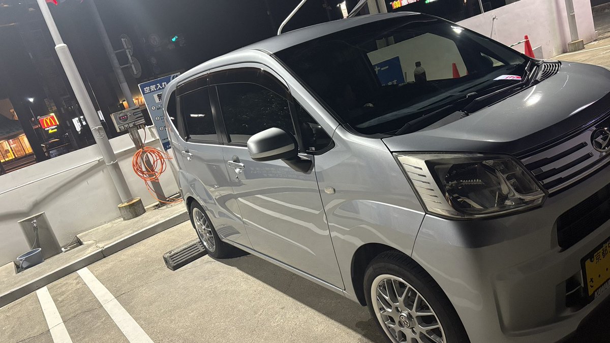 LAmove___4's tweet photo. ナンバー外して洗車機ぶち込んでシェアラスターのゼロクリームとやらを塗ってみた
そこそこ艶は出たけど後は耐久面やな😅 https://t.co/jRF3MowdDy