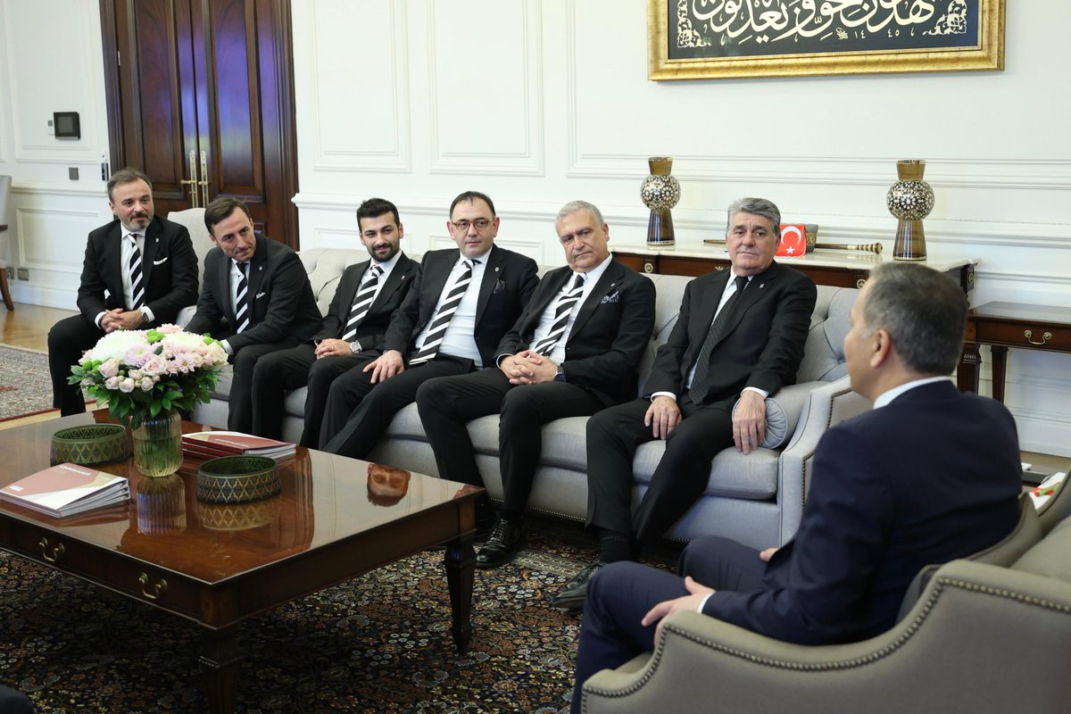 Başkanımız Serdal Adalı ile Yönetim Kurulumuzdan İçişleri Bakanı Ali Yerlikaya’ya Ziyaret

🔗 bjk.com.tr/tr/haber/91895