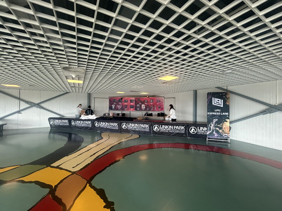 lpunderground's tweet image. Today at GelreDome in Arnhem, from doors until 8:50 PM: LPU Passport Plus and Legacy members can access an LPU exclusive express lane at the tour merchandise booth at Section 211. Show your LPU membership QR code for entry (located on your portal: lpunderground.com/portal)