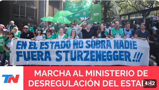 ThePandaTrader's tweet photo. A ver si me ayudan: La bandera es un oxímoron? https://t.co/0ezuA4r6sb