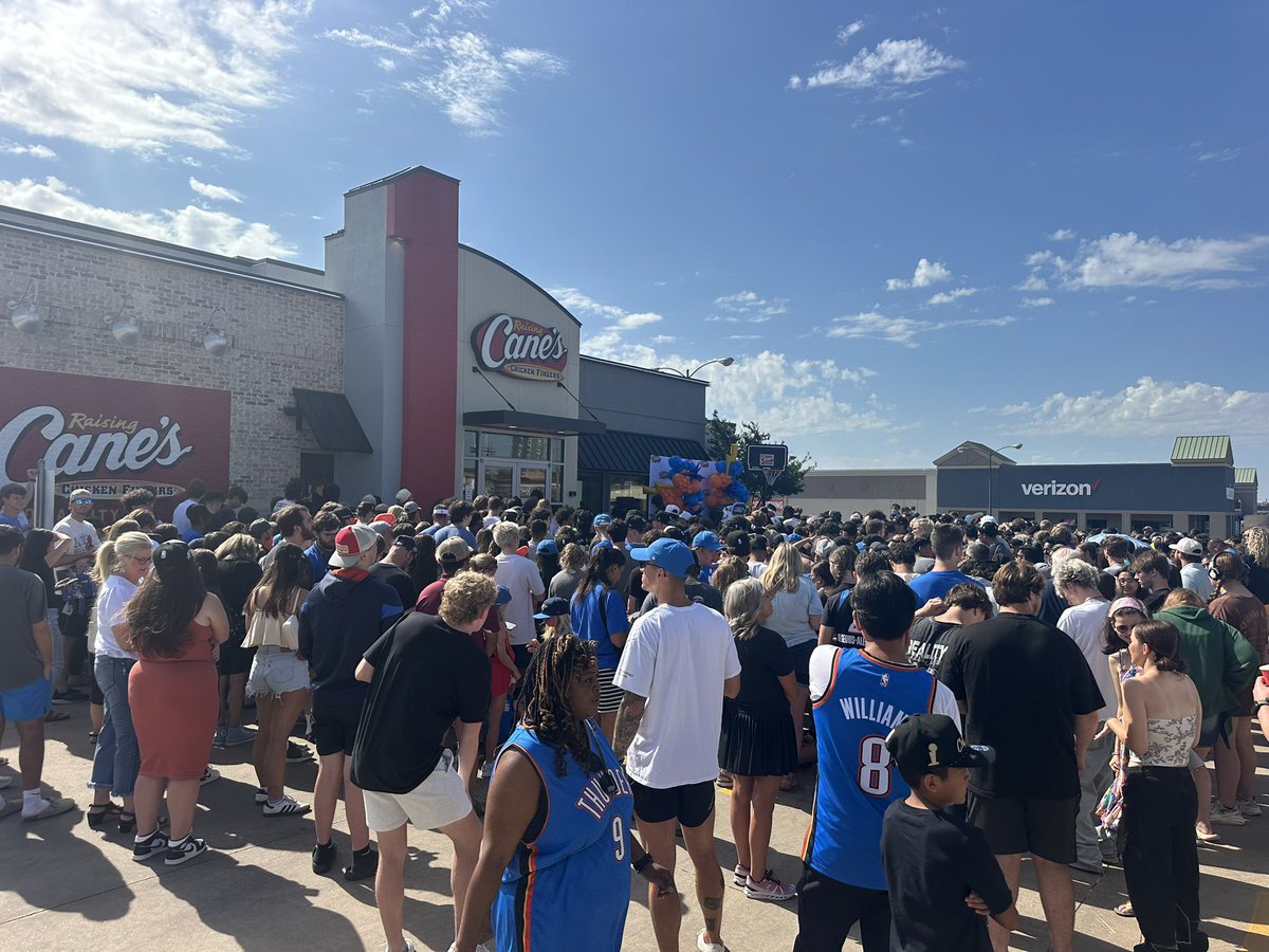 I underestimated the amount of people who’d be here to see Alex Caruso serve Raising Canes lol