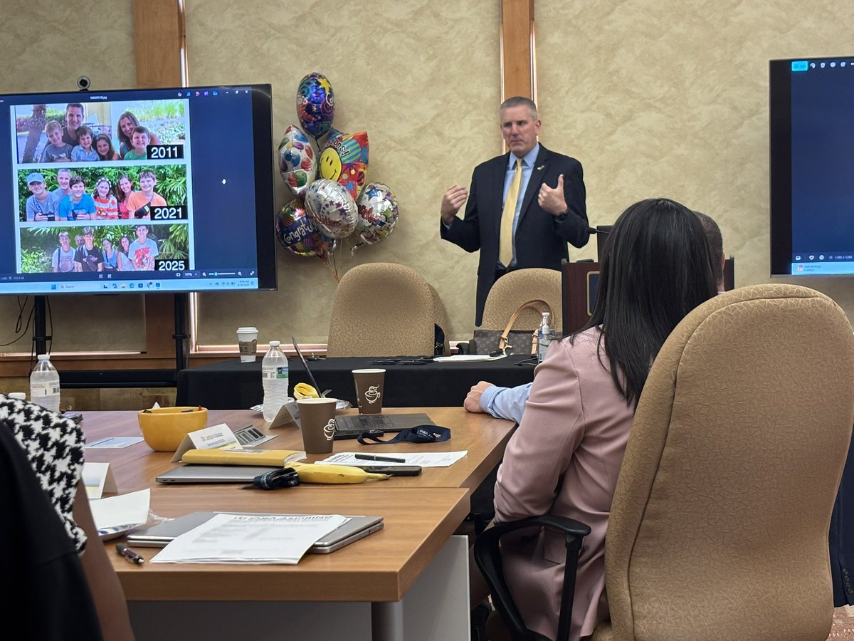 drorzel's tweet photo. Hearing from @npolyak on his journey into leadership at #ASuperWeek @IllinoisASA https://t.co/8X0bE814ON