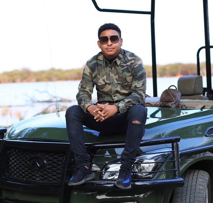 Musa_Khawula's tweet image. The last time Khanya Mkangisa's boyfriend and baby's father Desmond Williams was with his side chick was in a hotel on the 16th June 2025 and he had brought her a bottle of Belaire and it is to be believed that it belonged to Khanya Mkangisa.