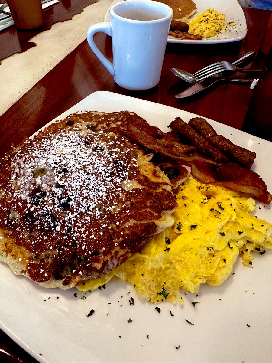 dawgs_forever's tweet photo. Not as good as mama’s but was actually pretty bangin’.
Ft Lauderdale knows how to do breakfast.
#MomsKitchen https://t.co/XAG5d8ZC9r