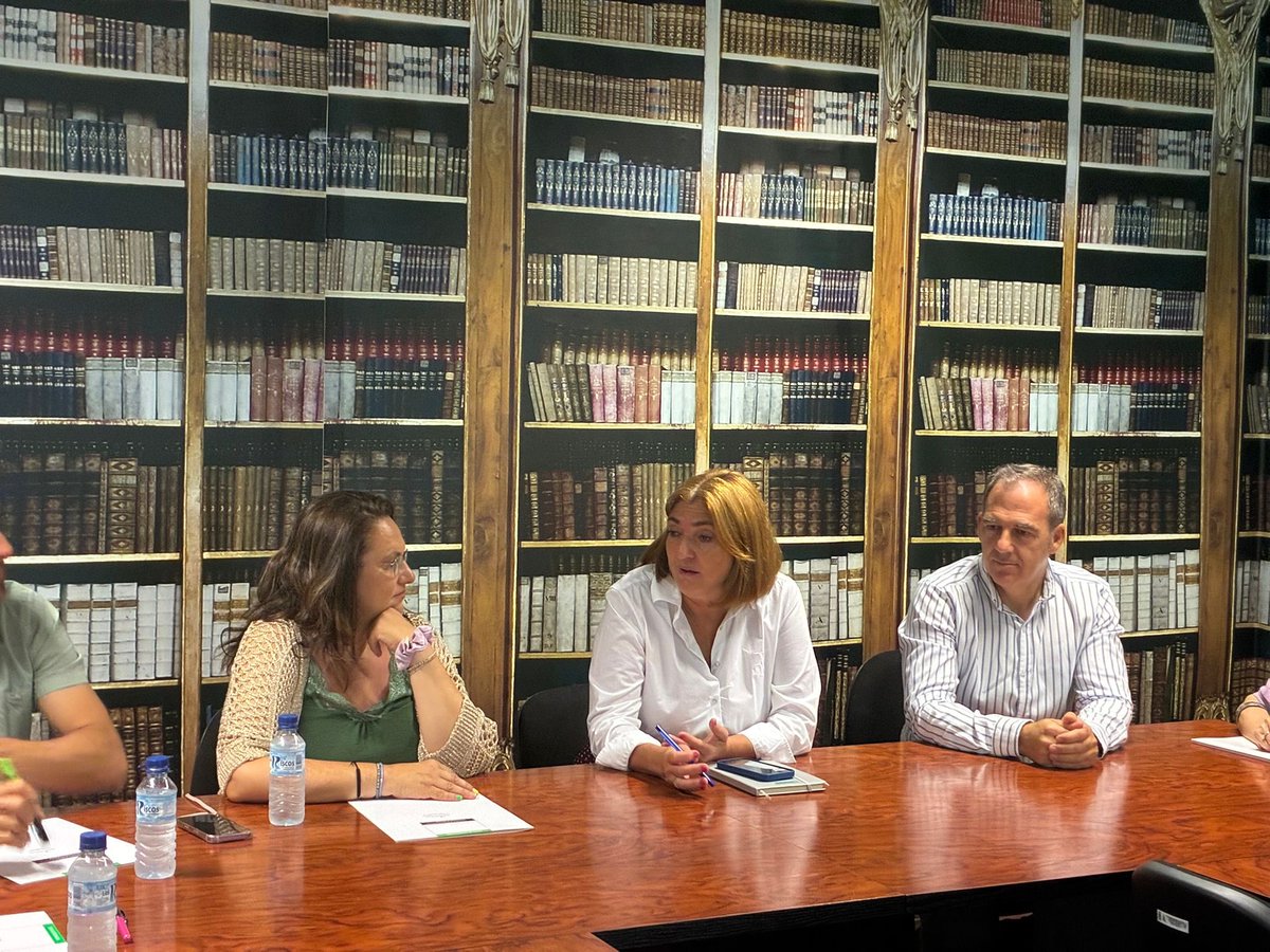 Hoy la embajada eTwinning de Extremadura estuvo reunida en Mérida . Tuvimos la suerte de contar con doña Pilar Pérez García, Secretaria General de Educación y Formación Profesional en Extremadura.