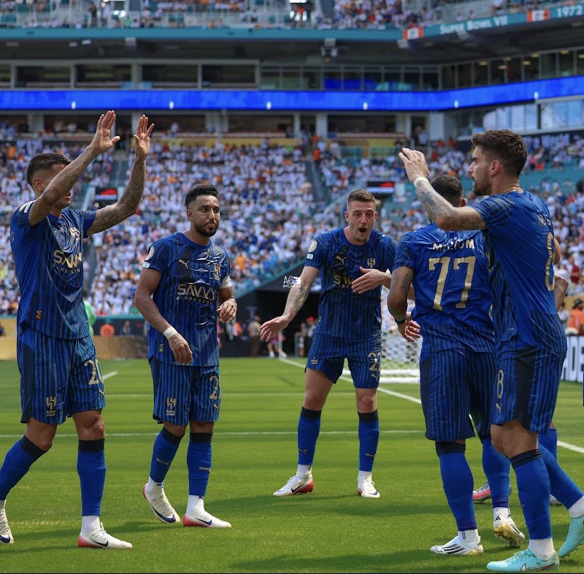 aafrah10_'s tweet photo. أن تكون هلاليًا ،
فهذا يعني أنك اخترت أن تعشق فريقا يعرف طريق الانتصار ،
الهلال هو الحُب الذي لا يتبدل ، والعشق الذي لا ينتهي ! هو القلب النابض💙💙

 #HilalDay | #الهلال_باتشوكا https://t.co/elk8iMEYAO