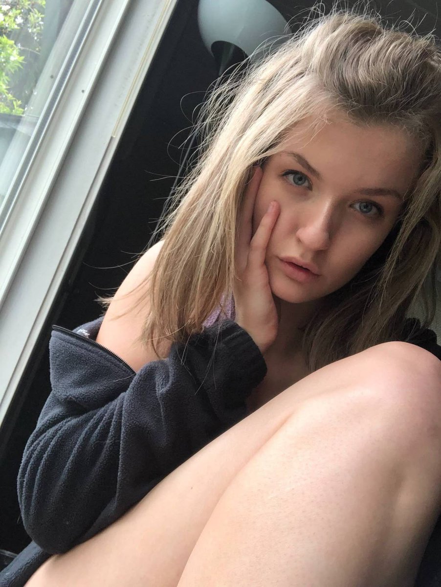 kamelomia's tweet photo. I’m just a baby girl treat me nice 🫠 https://t.co/tcLuqRs6yx