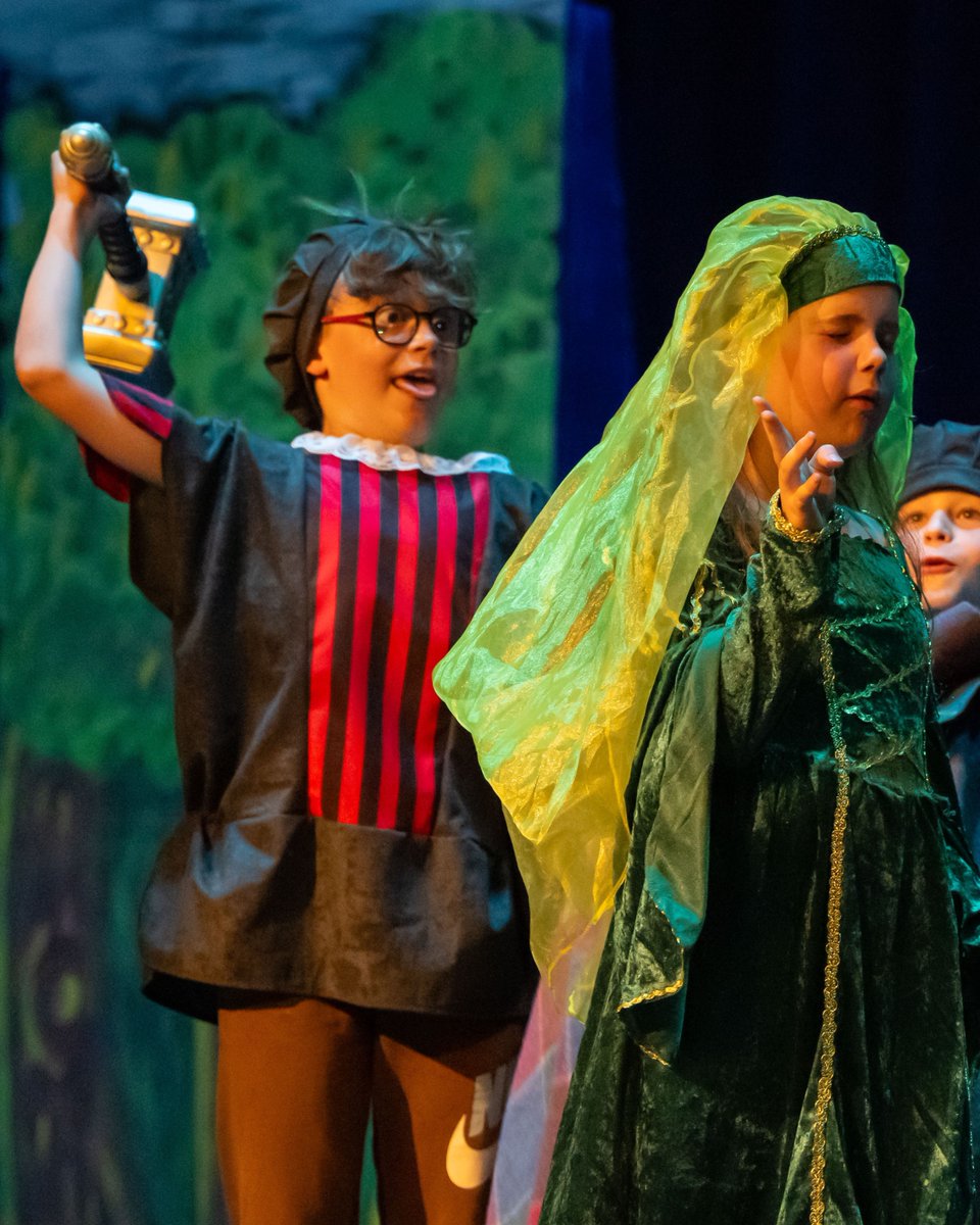 AshvilleCollege's tweet photo. Year 6 dazzled audiences who came to see 'Robin and the Sherwood Hoodies'. Every pupil had a role to play, shining individually as well as working as part of an amazing team. The show featured song, dance, comedy and an amazing live band. Well done to all the performers! https://t.co/oXrSquuJsg