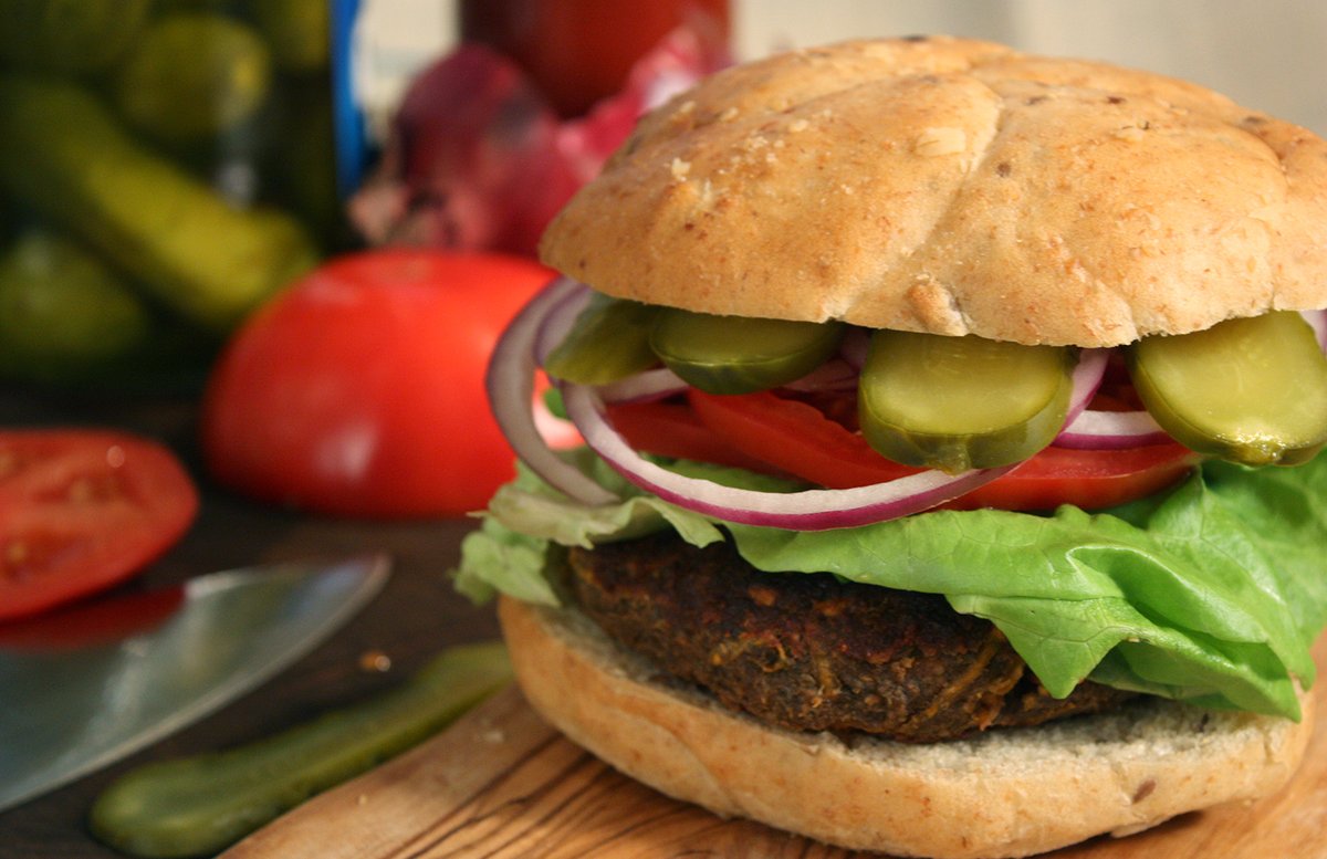 This burger is one of the holy grails of vegetarian cooking, containing lots of vegetable protein from complementary grains and legumes. This burger achieves the rare combination of being meatless yet hearty and delicious at the same time! ow.ly/UAl950J6Nzw