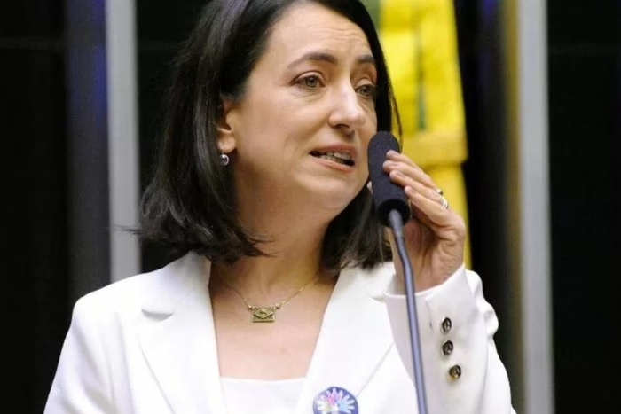 lucianocarvaIho's tweet photo. Vocês acham que a Câmara dos Deputados pagou apenas o cursinho de inglês pra dona Rosângela Moro? É claro que não..

Corre aqui 🧶 https://t.co/J7mB2XXvX4