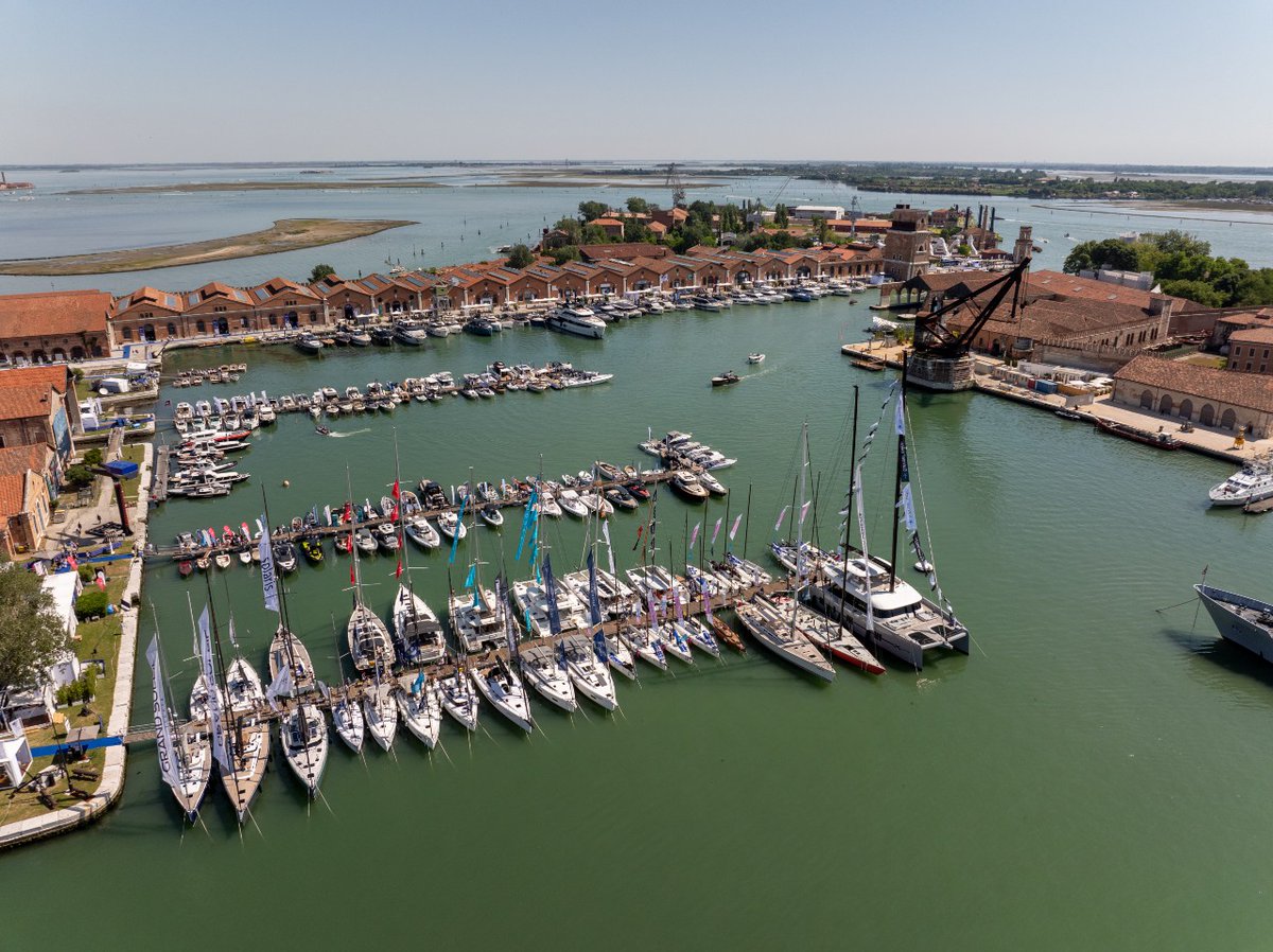 A 'Wood Village' filled with wooden boats? Only in Venice... Check out the 2025 Venice Boat Show's five standout boats: boats.com/reviews/the-ve…