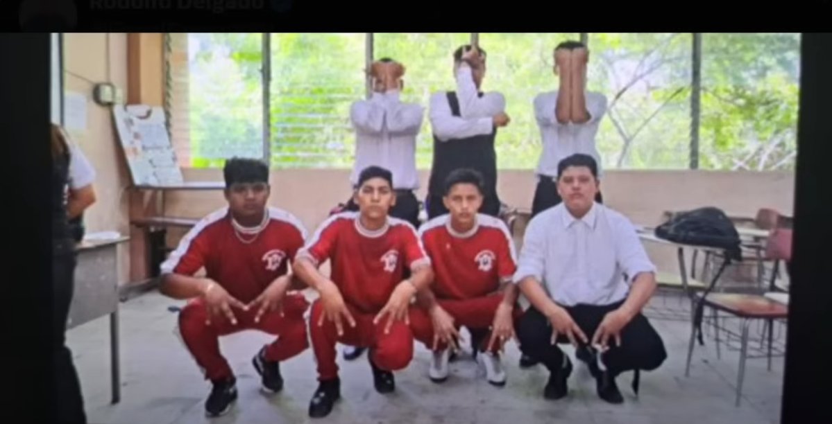 ElAjedrecista7's tweet image. gelitos no hay que hacerles nada, por pendejos como vos y tu forma de pensar tuvimos hechos mierda con las pandillas , salvadorenos anti patria