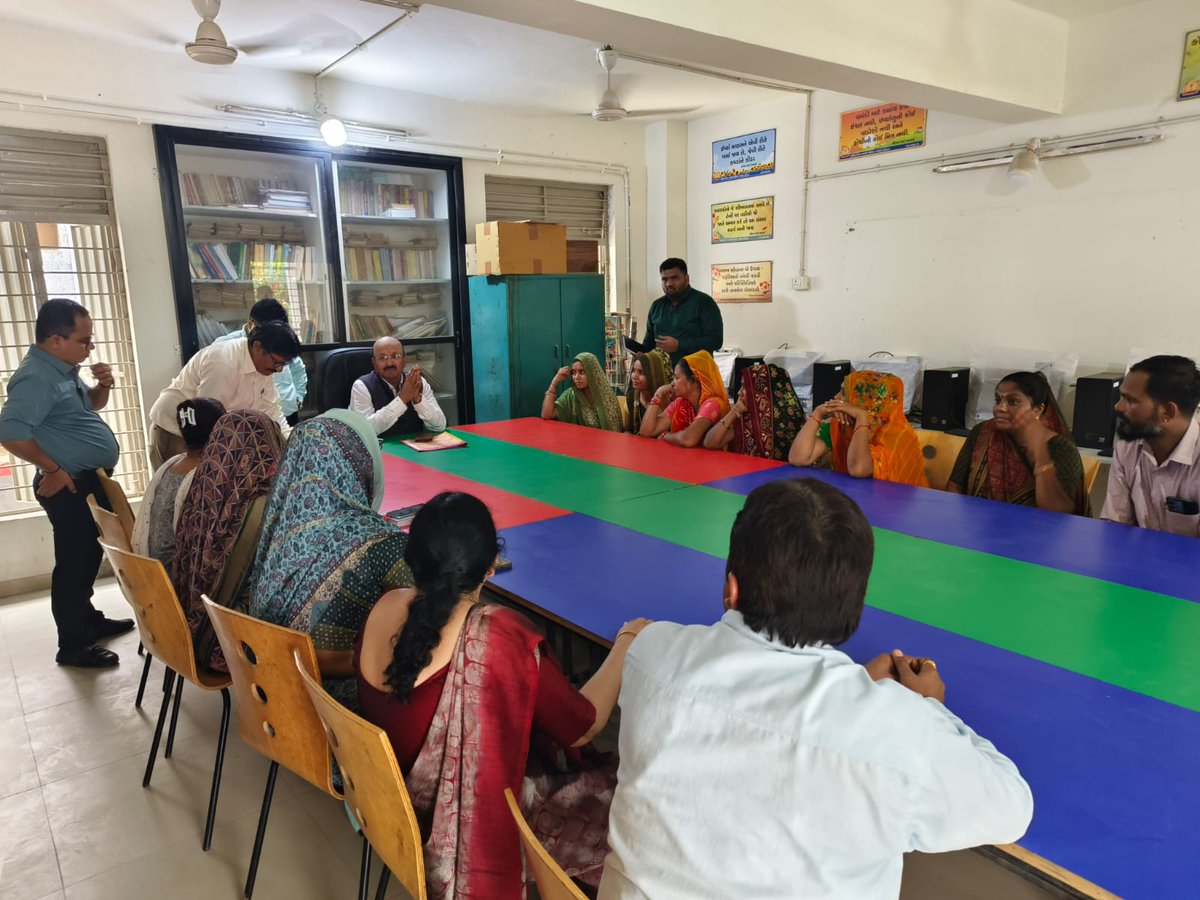 ગુજરાતનો સૌથી મોટો શૈક્ષણિક ઉત્સવ – શાળા પ્રવેશોત્સવ -૨૦૨૫  માં ગુજરાત શિક્ષણ ક્ષેત્રે ઉલ્લેખનીય પ્રગતિ માટે વર્ષ 2025 માં  ચાંગોદર અને સનાથલ વિસ્તારમાં ઉજવાયો, જેમાં મનોજ અગ્રવાલ (કમાન્ડન્ટ જનરલ, હોમગાર્ડ્ઝ)એ હાજરી આપી અને ભૂલકાંઓને શુભકામનાઓ આપી.