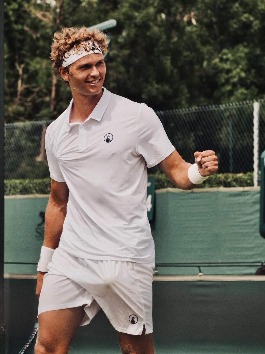Parsa_Nemati's tweet image. 128 players in the #Wimbledon draw & 2 of them are @USDmTennis Toreros!
🇩🇰 August Holmgren (USD '22) saves 3 match points and beats Watanuki 64 67(2) 36 76(11) 76(7).
🇬🇧 Oliver Tarvet (USD rising senior) beat Blockx 63 36 62 61.
Main draw debuts at a major for both qualifiers.