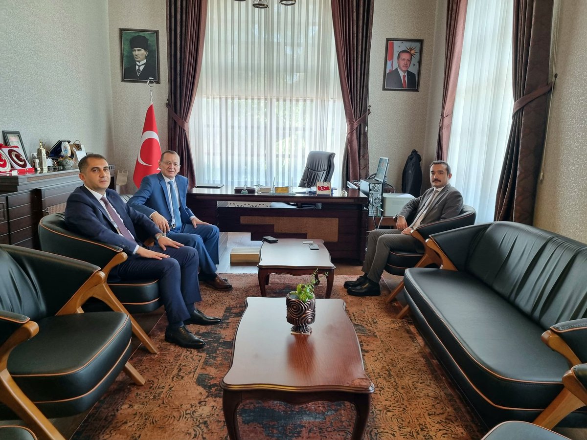 Of Kaymakamlığı'na atanan Eşref AKÇA ve Araklı Kaymakamlığı'na atanan Mehmet Ali UZUN ile görüştük.
Nazik ziyaretleri için kendilerine teşekkür eder; yeni görevlerinde başarılarının devamını dilerim.
<a href="/TrabzonValilik/">T.C. Trabzon Valiliği 🇹🇷</a>