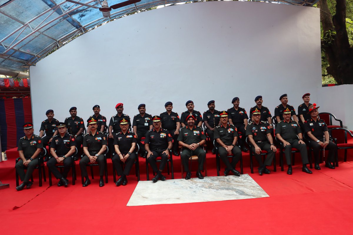 Prodef_blr's tweet image. Lt Gen Karanbir Singh Brar, PVSM, AVSM, GOC Dakshin Bharat Area* visited Headquarters Karnataka and Kerala Sub Area and other units of Bangalore Military Station on 24 & 25 Jun 2025. The General Offr during the visit paid homage to fallen heroes, interacted with all ranks on…