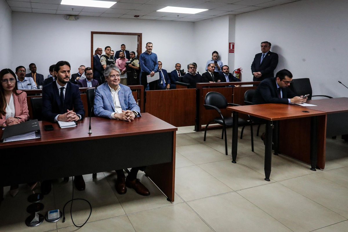 LassoGuillermo's tweet photo. Mi opinión sobre Leonidas Iza quedó ratificada por la justicia

Leonidas Iza me acusó por supuestas calumnias, por mi opinión sobre las violentas protestas de 2019 y 2022. Hoy fue la tercera convocatoria a la audiencia de juicio. Leonidas Iza, no asistió, y el Juez declaró abandonada la acusación. Con esto se confirma que mi opinión sobre Iza fue correcta. 

El caso está cerrado.