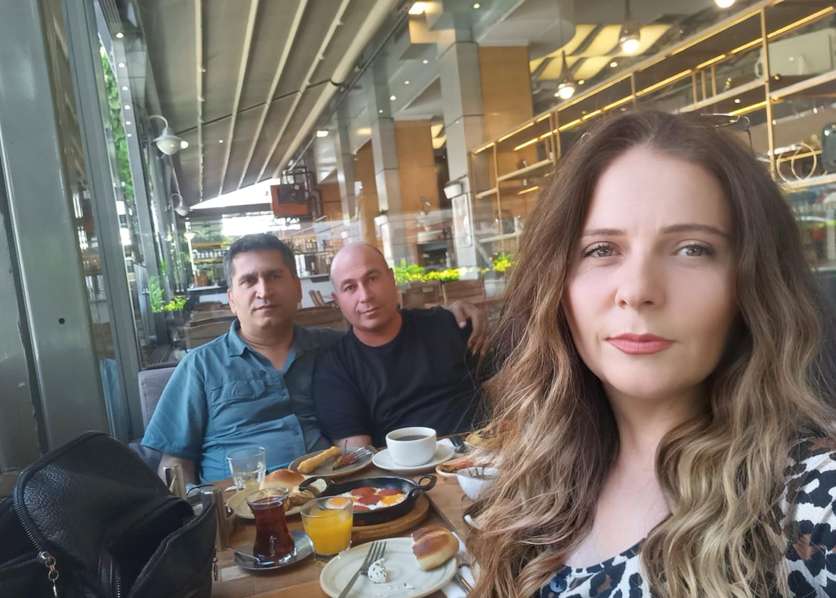 Güzel görünen herkez bir gün yaşlanacak . Ama iyi insanlar, yaşlansa da iyi insan olarak hep kalacak
Birlikte daha güçlüyüz 
Birlikte başaracağız 
İnşallah 
<a href="/Onuronal_/">Onur Önal</a>
<a href="/SharpDuster/">Ender</a>
<a href="/ymal_k32571/">BEN_KAÇAR💙💛</a>
<a href="/platfrmcirakstj/">STAJ VE ÇIRAKLIK SİGORTASI MAĞDURLARI PLATFORMU</a>
Meslek Okul İtibarında
#MilliHedefEmekDeğeri
#TeşvikTamSigortadı