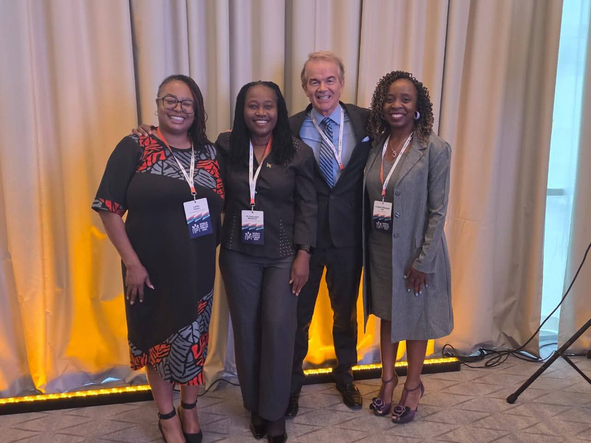 Our very own Executive Secretary, Ms. Habiba Osman, is in Warsaw, Poland for the World Justice Project! 🇵🇱 She's part of the dynamic Malawi delegation, led by Deputy Secretary Dr. Janet Banda SC and Ms. Lomagazi Jere.

facebook.com/share/p/1G5Syg…