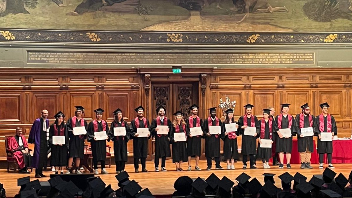 Geofísica UChile (@dgf_uchile) on Twitter photo ¿Te imaginas vivir una graduación en París? Esta es la experiencia que nos compartió el graduado del <a href="/Dgf_uchile/">Geofísica UChile</a> Javier Ojeda (<a href="/laviedej/">Javier Ojeda</a>) desde la <a href="/univ_paris_cite/">Université Paris Cité</a>, donde se tituló de Doctor en Ciencias de la Tierra y el Medio Ambiente ¡Felicidades, Javier👏! ¿Te imaginas vivir una graduación en París? Esta es la experiencia que nos compartió el graduado del <a href="/Dgf_uchile/">Geofísica UChile</a> Javier Ojeda (<a href="/laviedej/">Javier Ojeda</a>) desde la <a href="/univ_paris_cite/">Université Paris Cité</a>, donde se tituló de Doctor en Ciencias de la Tierra y el Medio Ambiente ¡Felicidades, Javier👏!