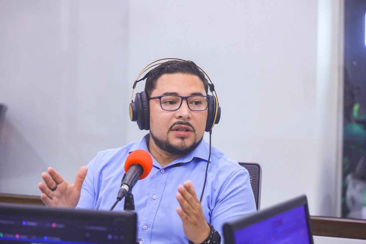 ANDASV's tweet photo. "Lo más importante para nosotros es la población, queremos escuchar sus consultas o reportes, por lo que los invitamos a llamar al Call Center 915 o escribir a Gotita en WhatsApp 7838-1462, para poder solventar todas las dudas sobre cualquiera de nuestros proyectos o realizar reportes como falta de agua, facturación, solicitud de pipa, reporte de fugas y más", @CastanedaCJorge.