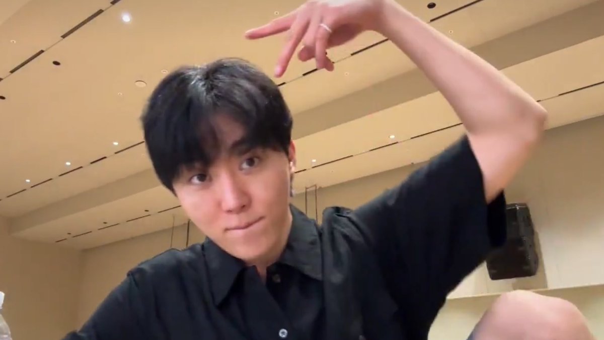 wonubliss's tweet photo. seungkwan 🖤🖤🖤 https://t.co/pfo1oFpIJU