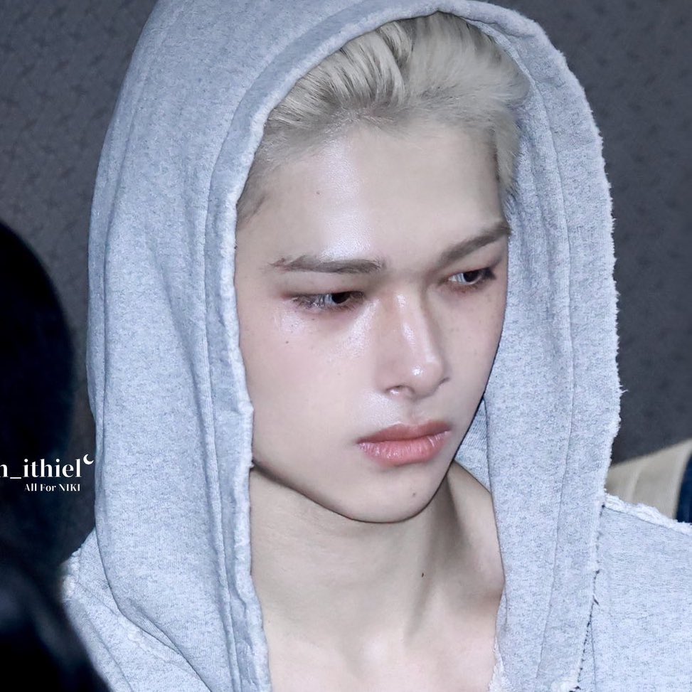 jennrkx's tweet image. severe case of doll face