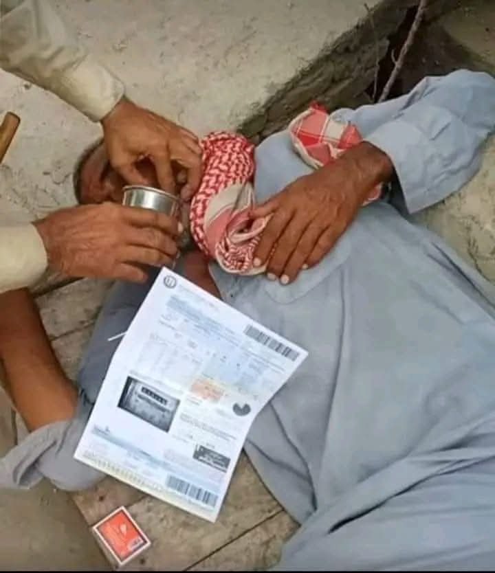 ZAH££R MUTMAL (@zmutmal42) on Twitter photo بابا جی اٹھو پانی پی لو ہوش میں آؤ
آپ نے ابھی تین گھروں کی بجلی کا بل دینا ہے ۔
۱) جو بجلی آپ نے استعمال کی ہے اس کا بل
2) جن کو فری بجلی ملتی ہے ان کے حصے کا بل
3)جو بجلی چوری کرتے ہیں ان کے حصے کا بل
#MinusKhanAbsolutelyNot
<a href="/TeamPakPower/">Team Pakistan Power</a> بابا جی اٹھو پانی پی لو ہوش میں آؤ
آپ نے ابھی تین گھروں کی بجلی کا بل دینا ہے ۔
۱) جو بجلی آپ نے استعمال کی ہے اس کا بل
2) جن کو فری بجلی ملتی ہے ان کے حصے کا بل
3)جو بجلی چوری کرتے ہیں ان کے حصے کا بل
#MinusKhanAbsolutelyNot
<a href="/TeamPakPower/">Team Pakistan Power</a>
