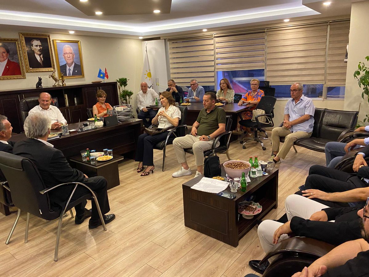 tlybkdgd's tweet image. #AVAZ Araştırma ve Strateji Merkezi Genel Başkanımız Sn. @sdeniz13   bey ile birlikte İyi Parti İstanbul Çekmeköy İlçe Başkanlığımızı  ziyaret ettik.. 

İlçe Başkanımız Sn. @Dlaverko1Koc  Misafir  perverliklerin den dolayı çok teşekkür ederiz.🙏☀️
@AvazStrateji
 @sdeniz13