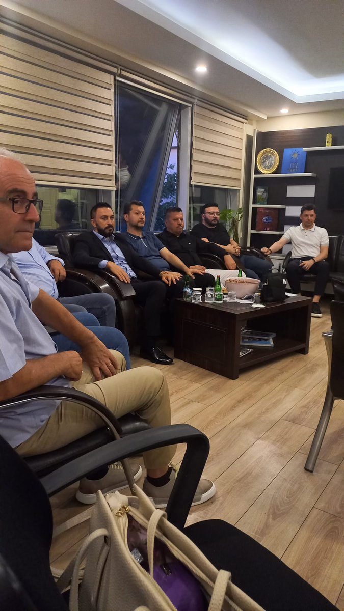 tlybkdgd's tweet image. #AVAZ Araştırma ve Strateji Merkezi Genel Başkanımız Sn. @sdeniz13   bey ile birlikte İyi Parti İstanbul Çekmeköy İlçe Başkanlığımızı  ziyaret ettik.. 

İlçe Başkanımız Sn. @Dlaverko1Koc  Misafir  perverliklerin den dolayı çok teşekkür ederiz.🙏☀️
@AvazStrateji
 @sdeniz13