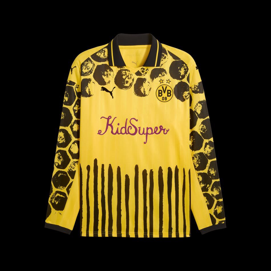 endbbgnow's tweet photo. Day 2 Glasto 2025: Louis wearing a yellow „KidSuper“ shirt that’s inspired by honeycombs paired with his golden (yellow) sunglasses while out &amp; about with the current stunt gf 🐝 https://t.co/sigkX58MDV