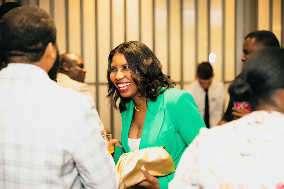Notre Responsable des Partenariats en pleine mission à Montréal .
Un sourire, des échanges et des opportunités !
EDE Secours continue de tisser des liens avec la diaspora et les partenaires internationaux pour faire avancer la santé communautaire en Haïti.